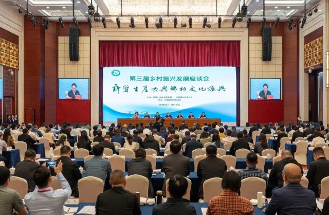 ������������˷�չ��̸���ں����˲��ٰ� ����¤����ί�����Ļ����