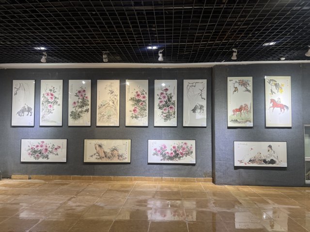 ��ī�����ػ�  ���ֽ��������⡪������һ������ʦ������������Ʒչ����Ϯ