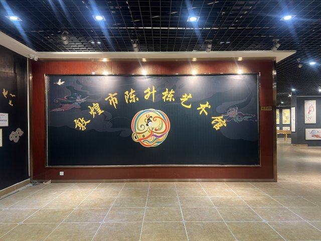 �ػ��������£����������˹���չ����ʢ����Ļ