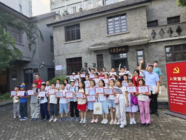 �������е����Ļ�֧���ٰ조׷Ѱ��ɫ�㼣������ǿ�����ꡱ��սʤ��80���깫����ѧ�