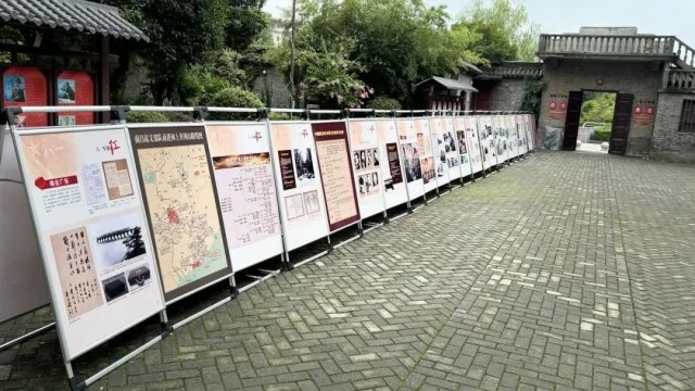 ���Ĵ��к�ɫ�Ļ� ���������Ļ�֧���������조��һ����족��չ