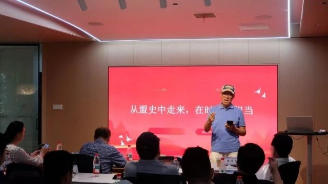 ���������в�����֧�������˸���������ί���Ͽ�չ����ʷ�