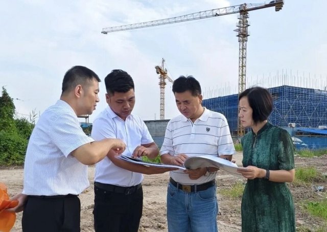 �Ϸ����߷õ��йҹ���ҵ���ڽ���Ŀ