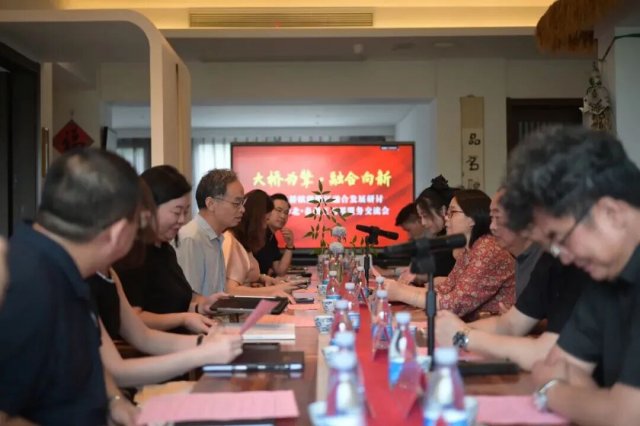 ����̩�ݺ���������ίԱ���볣���±�������ίԱ�Ὺչ���ֺ�������