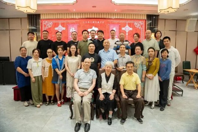 Ѱ�˻ꡢ��н���ⳡ��۽�����Ա���£��������е���ʵ����