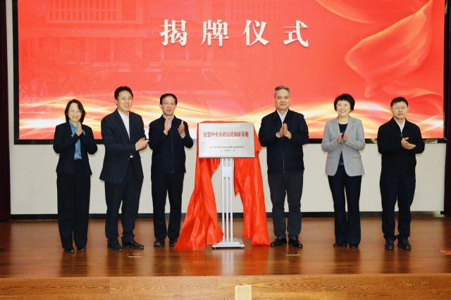 ���˽���ʡί���׸����˲������������л��ع���