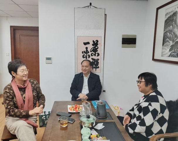 Эͬ���� ������չ�������¸�һ�и����ϴ󽡿���Ӧ������򣩰��´��߷���̸