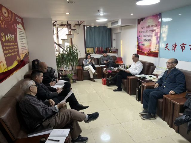 ���ľ����ٷ�չ ������г�Ӫ��Э��ٽ���չ�쵼С���ٿ����������