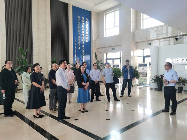 ���㶯̬ | У�������ۺ��� ���и��ܴٷ�չ�����Ͽ�����Э�������Ͽ���ί�ᡢ������ҽҩ��ѧίԱ�Ὺչ����